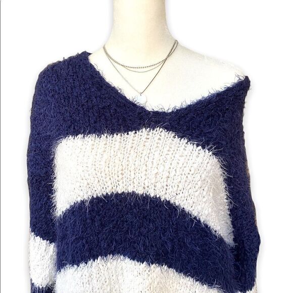 Dreamers Eyelash Chenille White And Navy Stripe Fuzzy Sweater (NWOT) - Picture 5 of 14